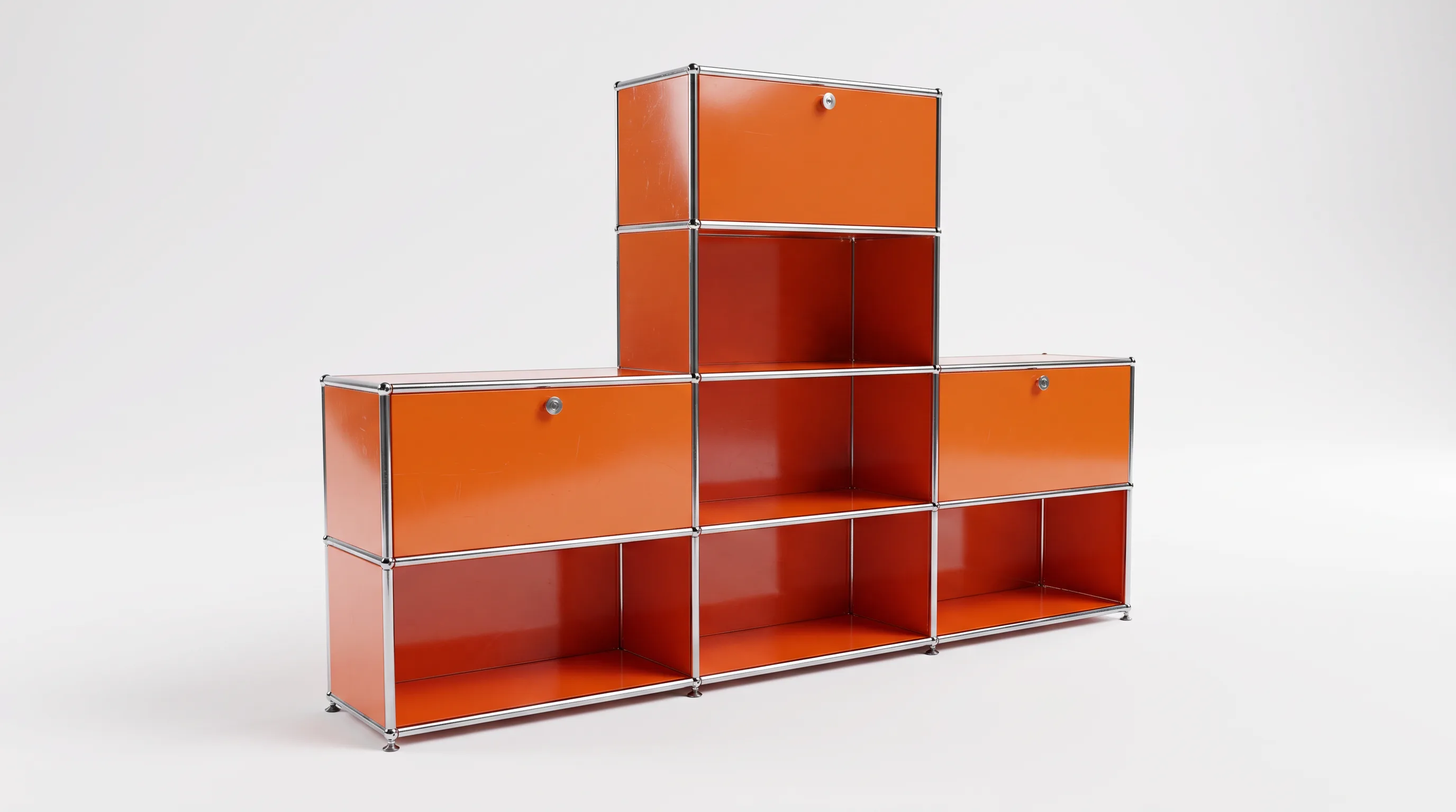 Individuell konfiguriertes USM Haller Möbel in Reinorange (RAL 2004), ca. 93 kg – fotorealistische Vorschau